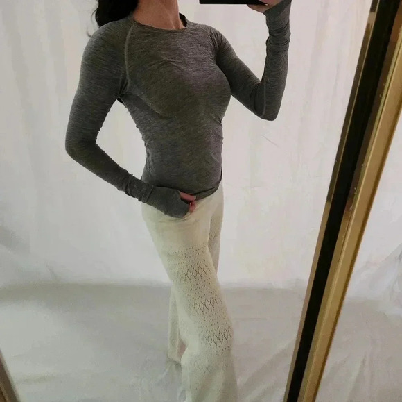 Victoria's Secret Slate Grey Workout Top Long Sleeve Thumb Hold Crewneck gray - Picture 2 of 8